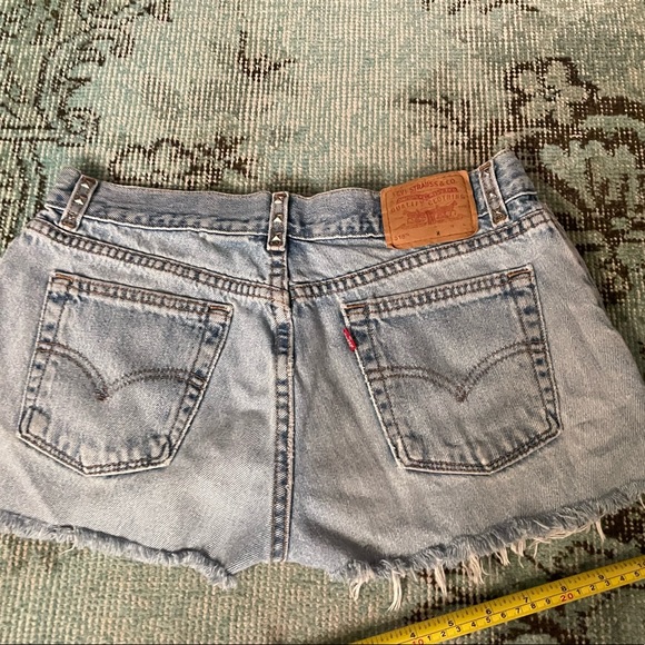 Levi’s 516 studded jean shorts - perfectly worn in! - Picture 3 of 7